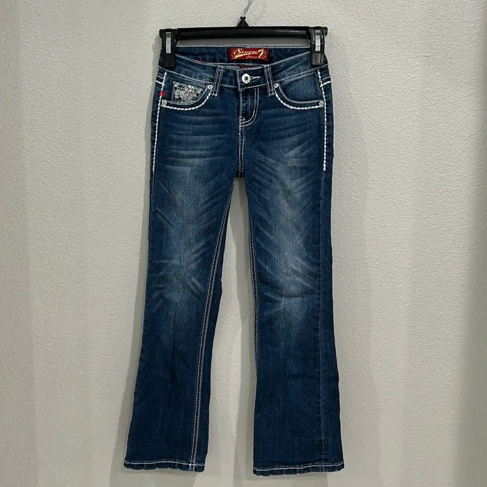 Cute jeans with decorative elements - Picture 1 of 5